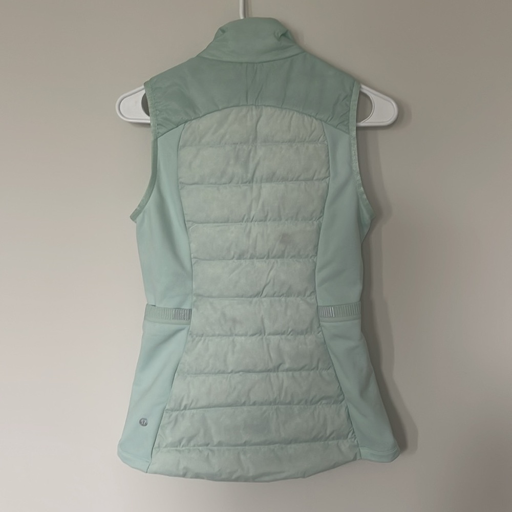 Lululemon Down for It All Vest 4 - Picture 8 of 9